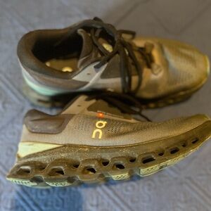 ON Men's Athletic Shoes - Black and Gray